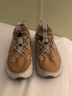 On Cloud Away Shoes 9:5W