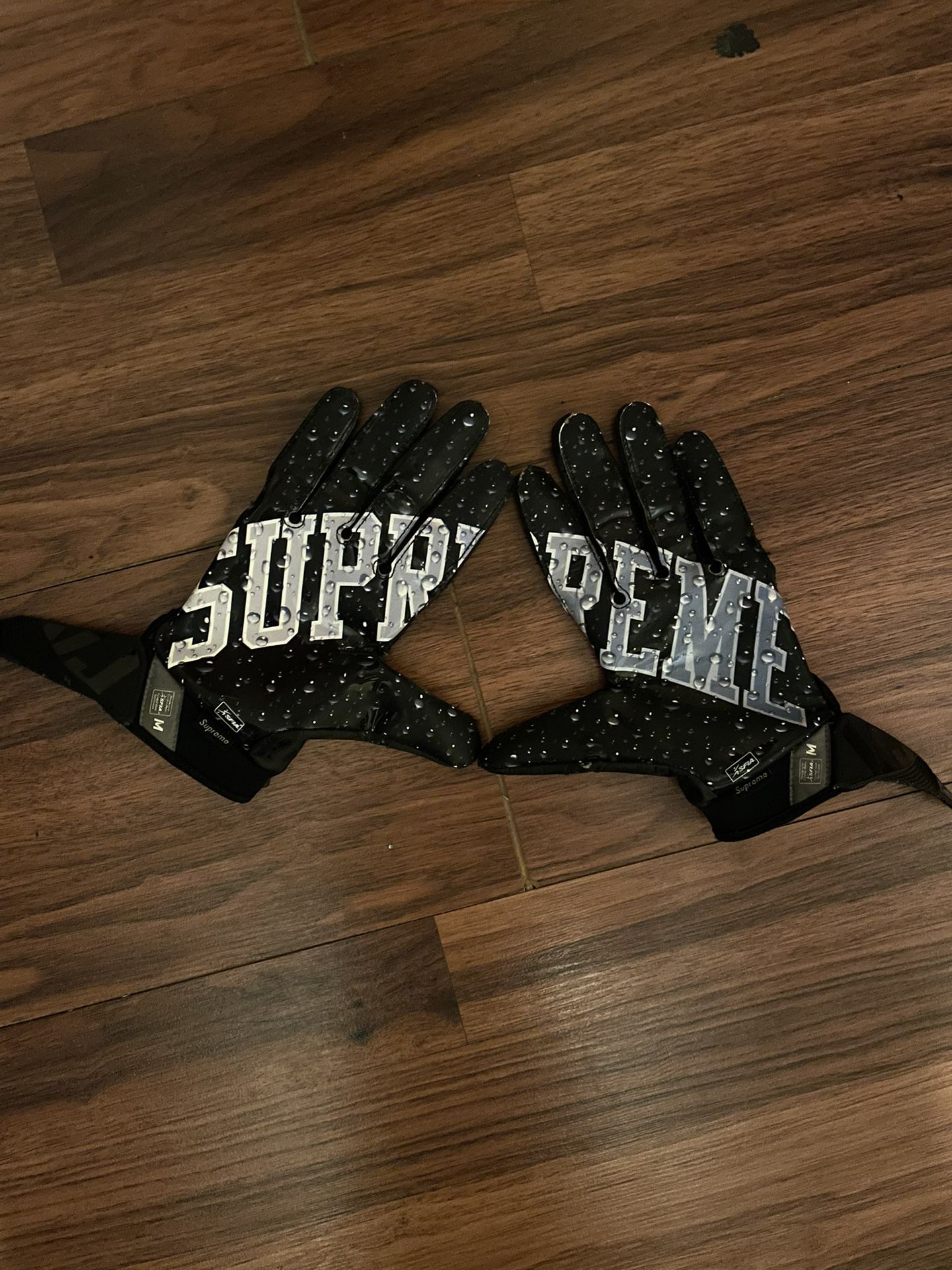 Nike & Supreme Football Gloves for Sale in San Bernardino, CA