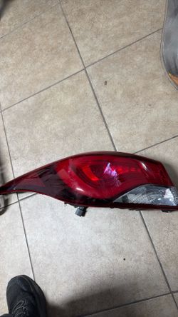 Hyundai ELANTRA tail light