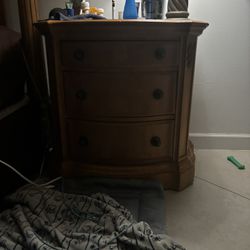 King Bedroom Set Excellent Condition 