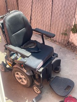 Electric wheelchair