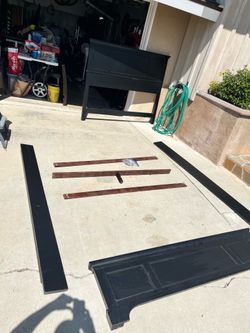 Queen bed frame - $40 OBO