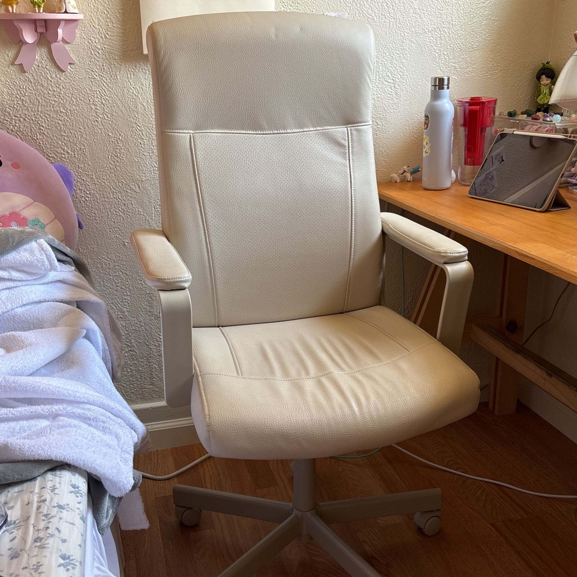 IKEA Swivel Beige Chair