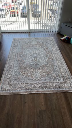 Ralph Lauren 5x7 area rug like new only used for decor