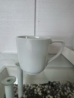 Sur la table porcelain mugs 8 pc set