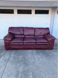 🚚 COUCH!!! 🚚 FREE DELIVERY AVAILABLE!!! 🚚