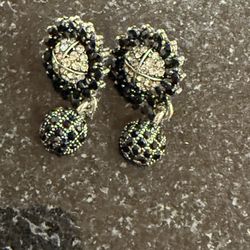 Beautiful Black Pair Of Ear Rings 