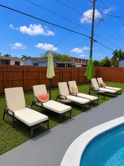 6 Pool Lounge chairs with cushions - $300