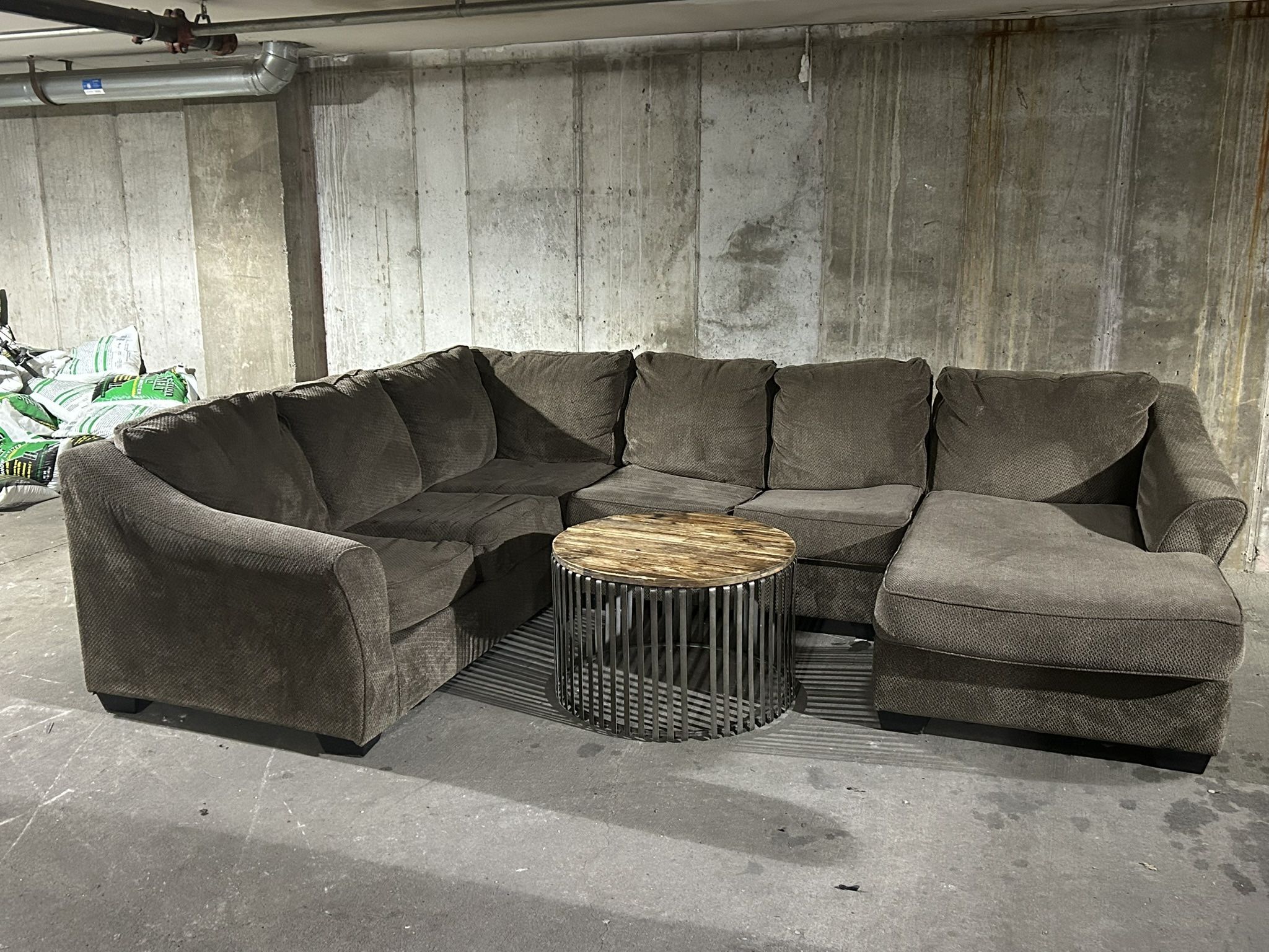 Sectional Couch FREE DELIVERY