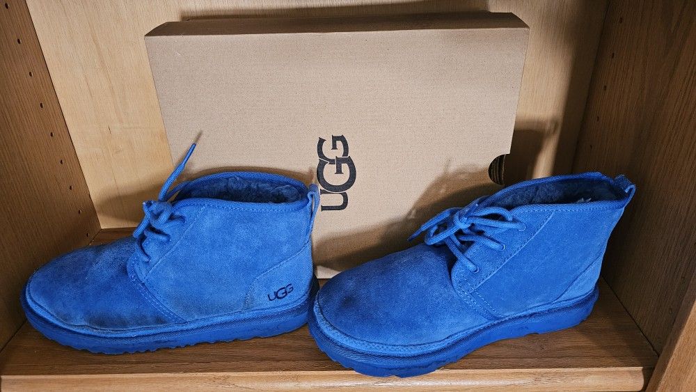 UGG Kid's Neumel II Boot size 6
