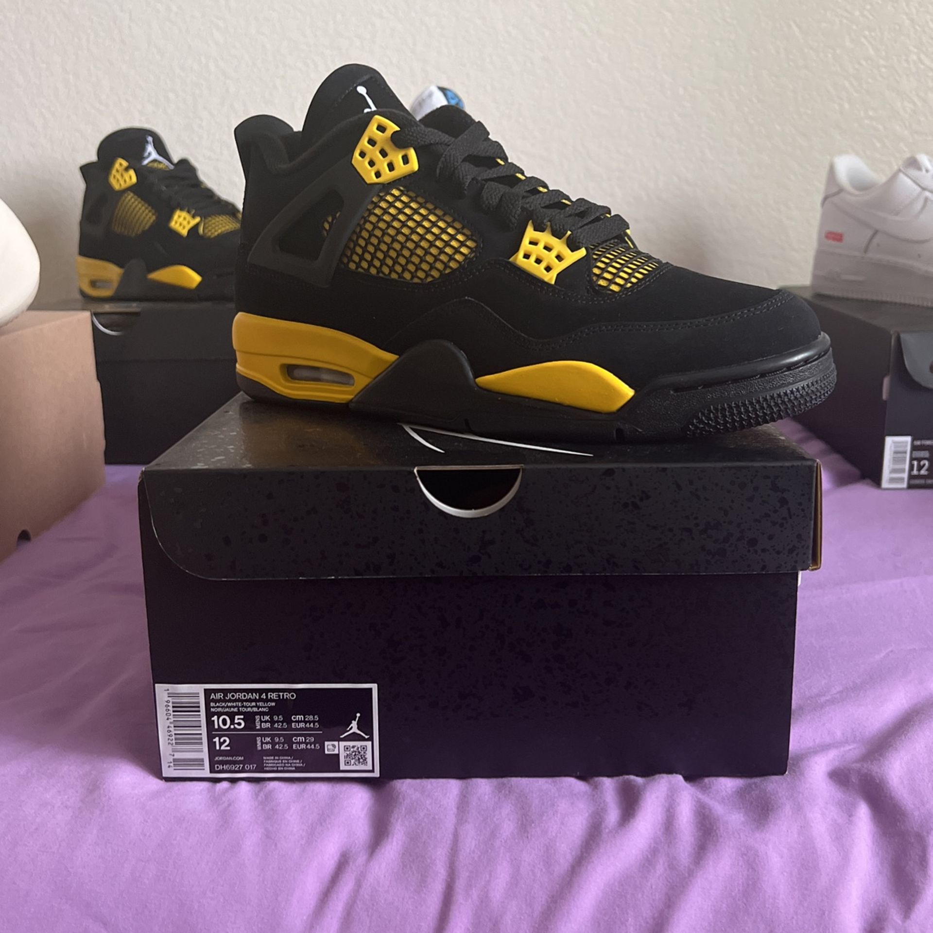 Air Jordan 4 Thunder