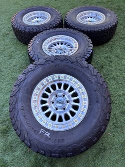Ford f150 wheels 6x135 KMC rims ford 4x4 rims 315/70/17!