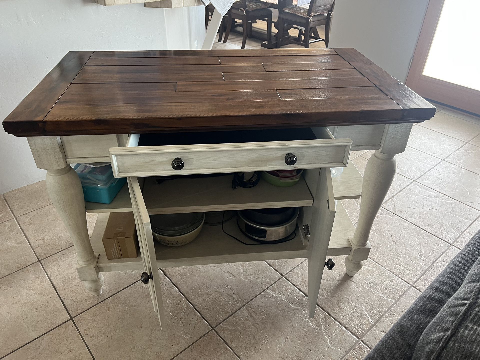 Farmhouse Kitchen Island With Bar Stools