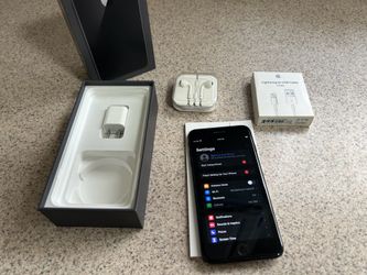 iPhone 7plus with 128GB with case, new OEM head phone and charger