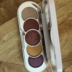 PURE BEAUTY make-up Selena Gomez 