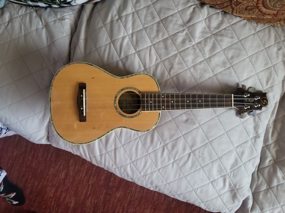 SAMICH) Greg Bennett ウクレレUK-100 コンサート Original Samick