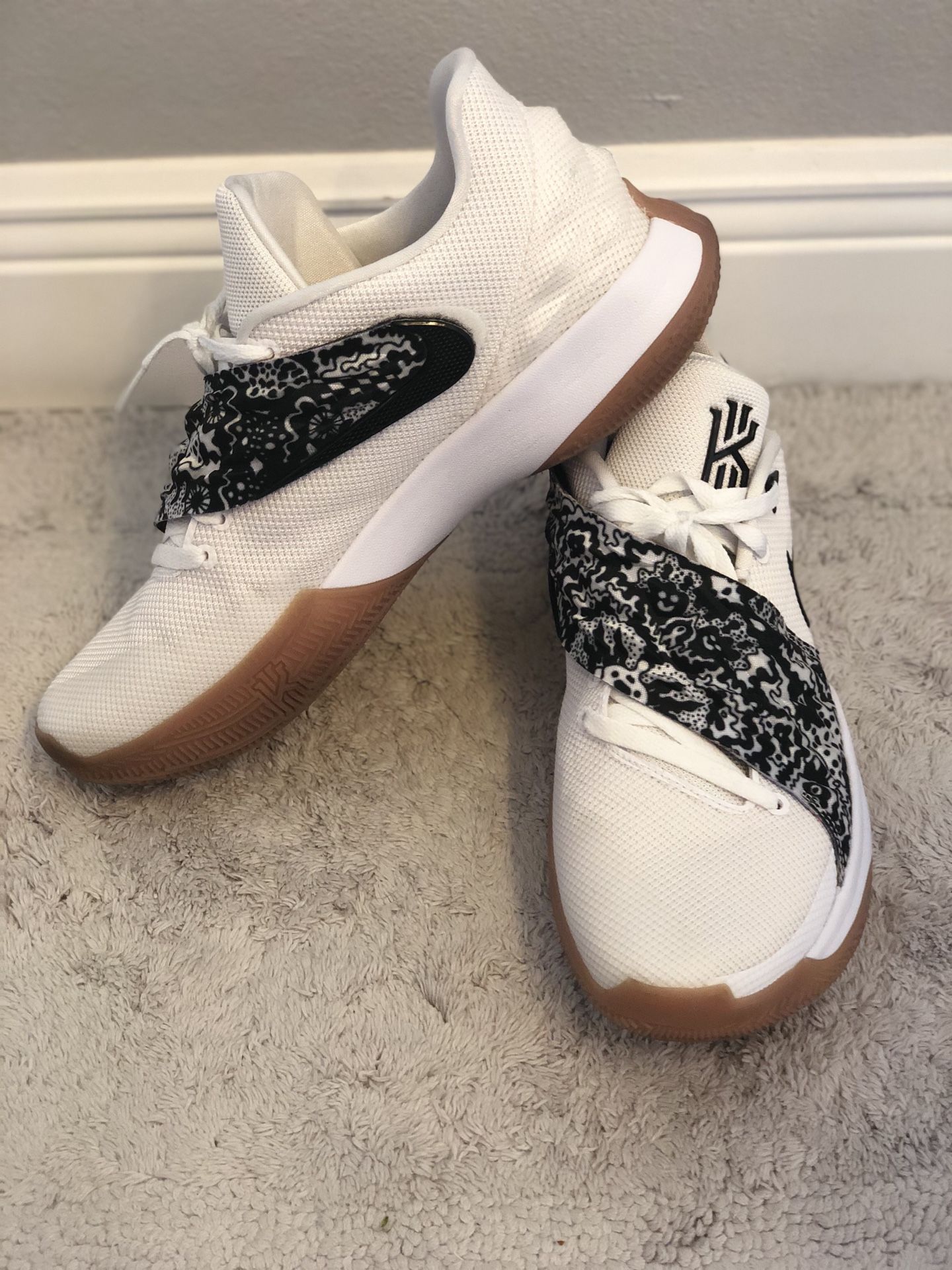 Nike - Kyrie 4 low - Like New - Size 13