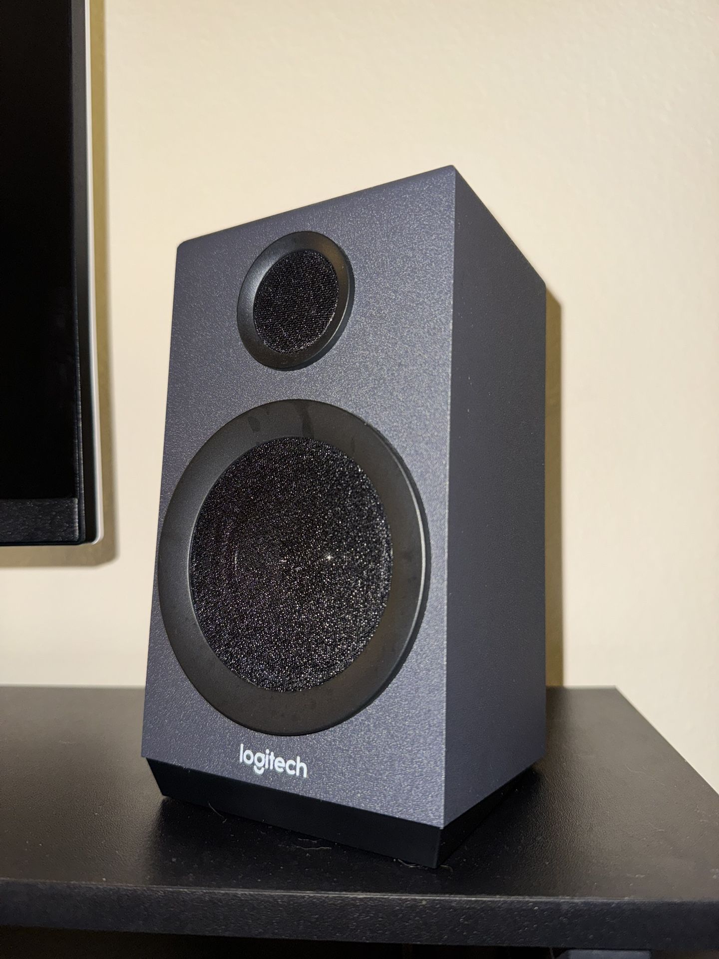 Logitech 2.1 Speakers With Subwoofer