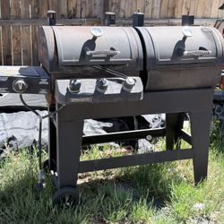 Brinkmann Dual Function Gas and Charcoal Grill. 