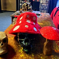Shroom BucketHat & Statue