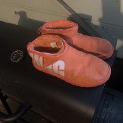 Women’s Uggs Size 8 (just Needs A Deep Clean) 