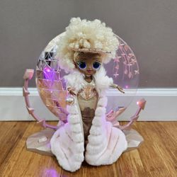 L.O.L. Surprise! Holiday OMG 2021 Collector NYE Queen Fashion Doll Gold Light Up *Great Bridge*