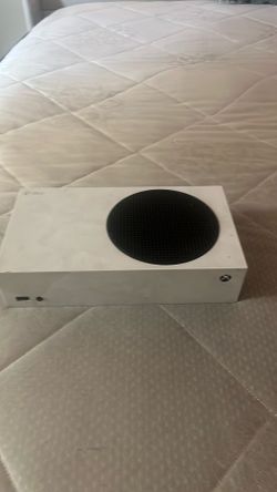 A used Xbox series s