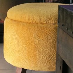 Beautiful Boutique Ottoman! Excellent condition! Yellow  Nicely made! 20" Diameter 16" Tall! Heavier then most