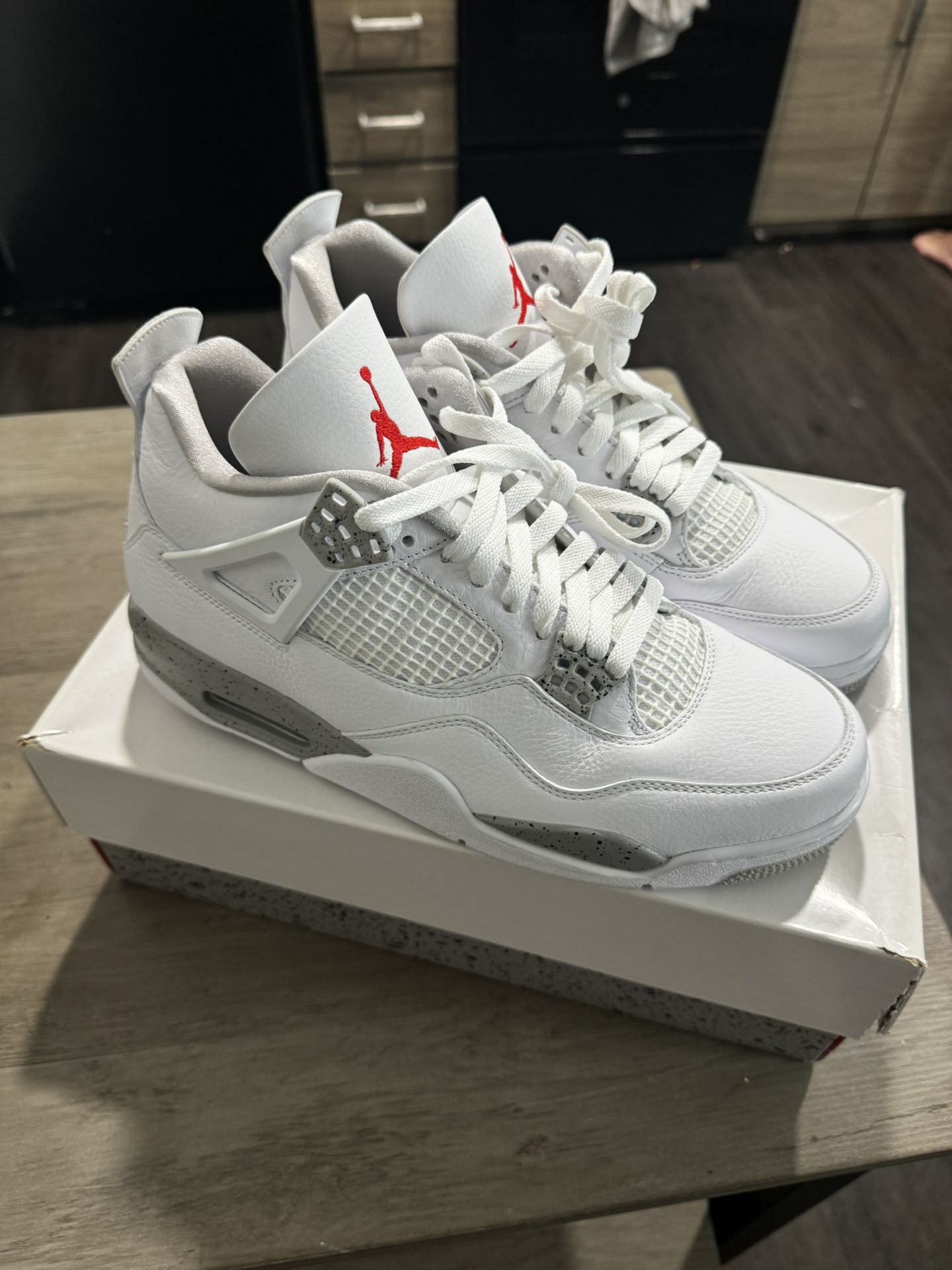 Jordan 4 Retro- White Oreo