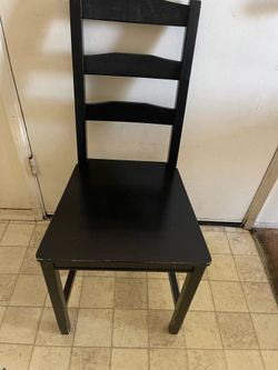 Dining table / 4 chairs