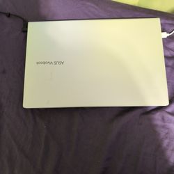 ASUS VivoBook Laptop, 14” HD Display, 11th Gen Intel Core i3-1115G4 Processor, 12GB RAM, 256GB SSD,