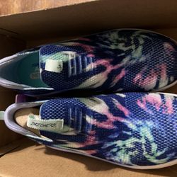 NIB -Little Girls Ultra Flex 2.0 - Iris Color Casual Sneakers size 1