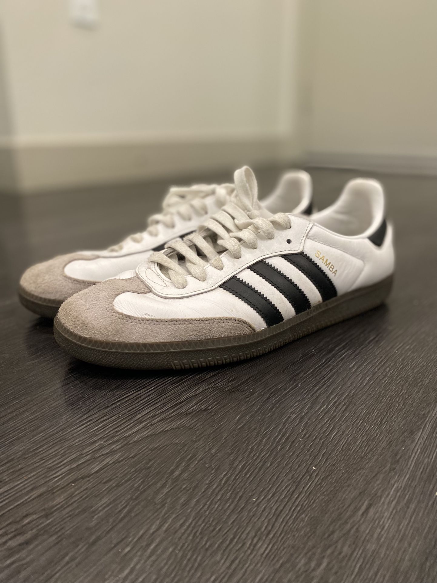 Adidas short tongue Sambas 