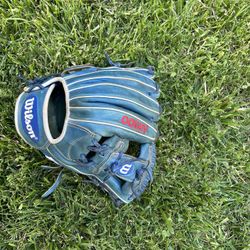 Rare Wilson A2000 GOTM (Dodgers’ Hanley)