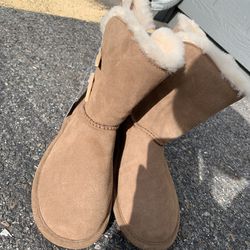 Bear paw Boots Size 8 