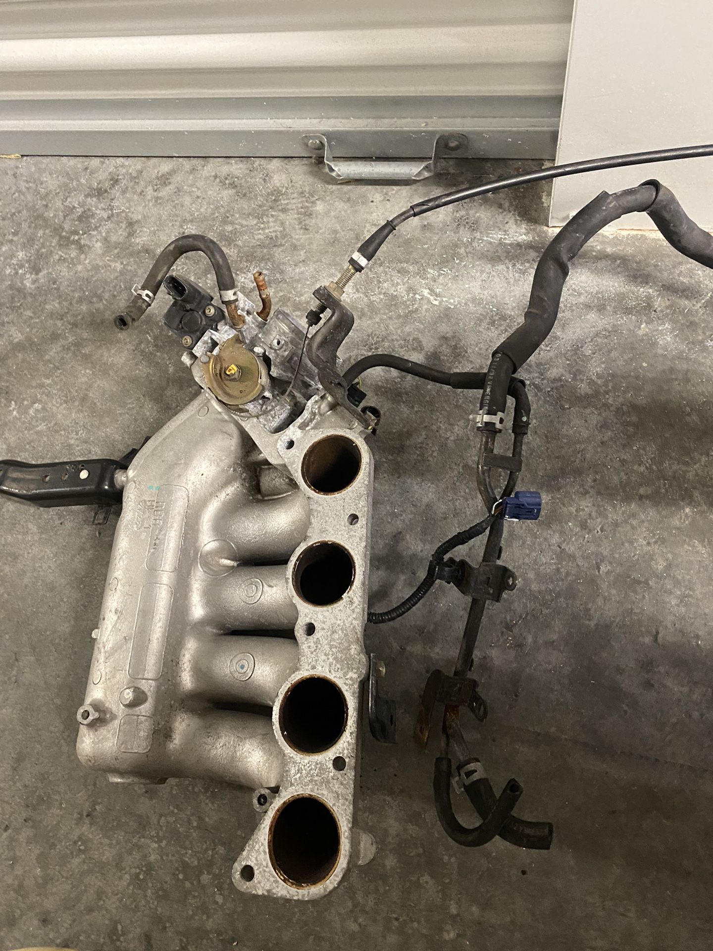06-08 UPPER INTAKE MANIFOLD RBB HF-1  Honda Acura K24 K24A Not completely sure about description please be informed and ask any questions 