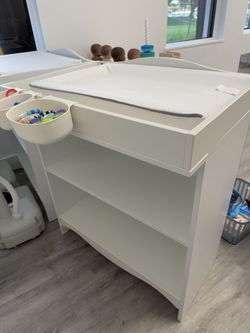 BRAND NEW INFANT/ BABY CHANGING TABLE