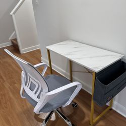 Small Desk With Chair 