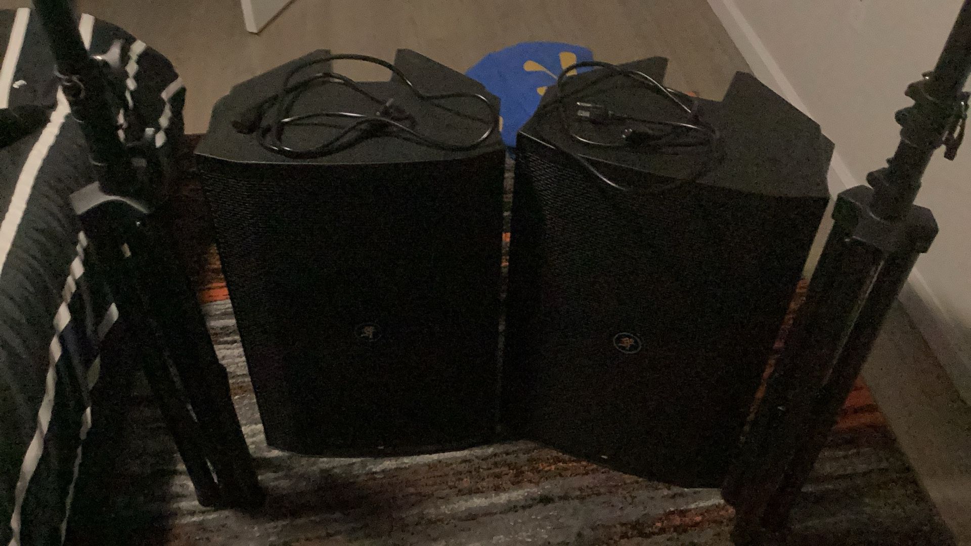 2 Pair Mackie Thumps 215xt With Bluetooth And Two Stands Included With Power Cables