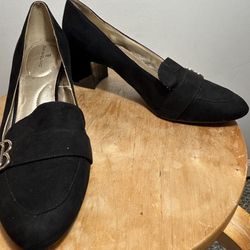 New women's shoes.Size 8. $30