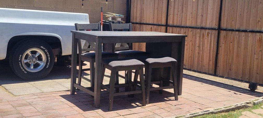 Kitchen Table And 2 Chairs/2 Stools