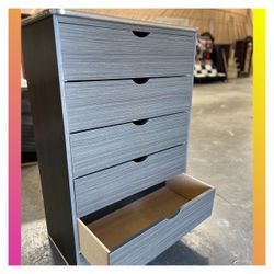5 drawers dresser / Five drawers dresser