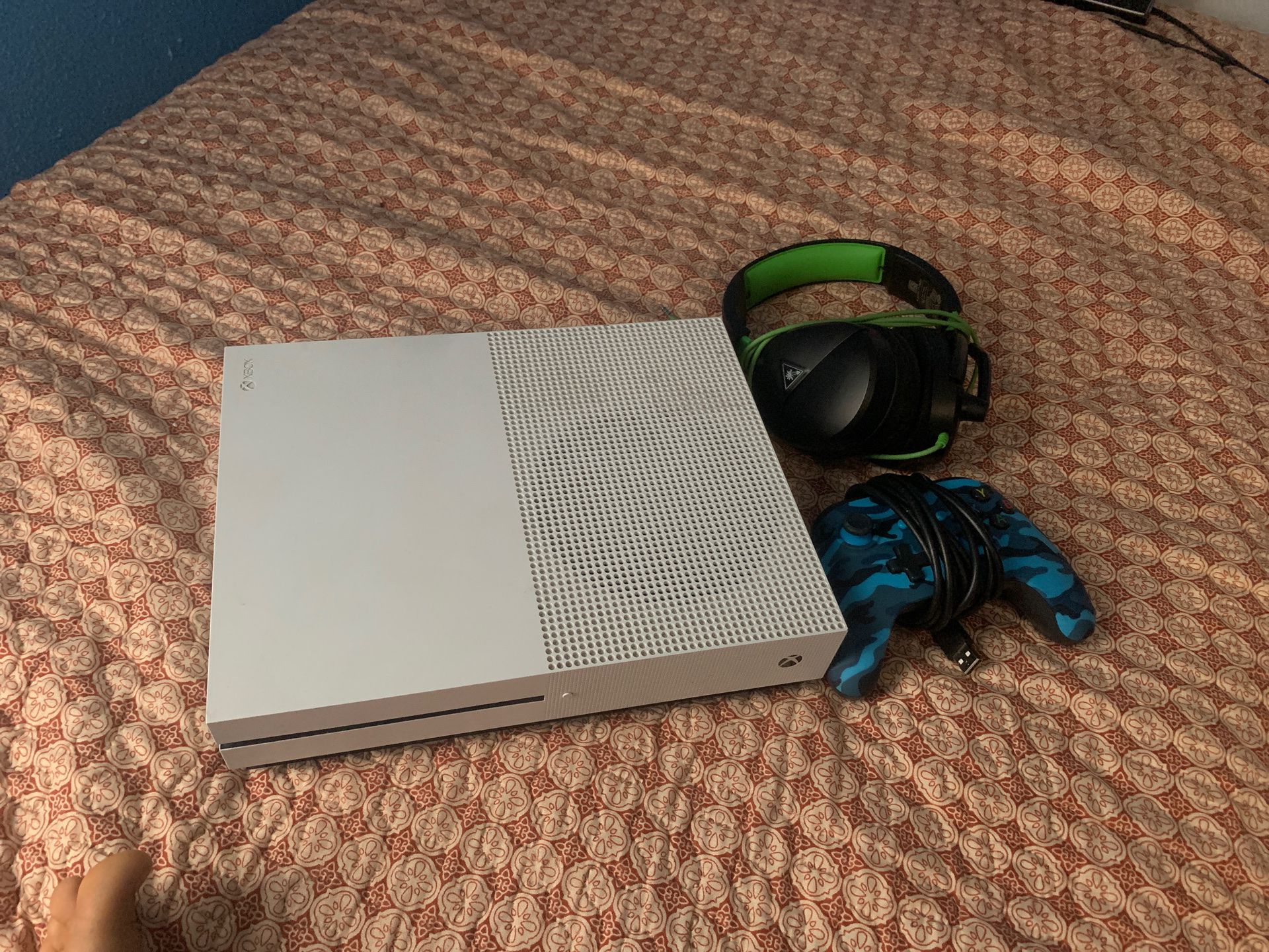 Xbox one s with controller and 25+ games