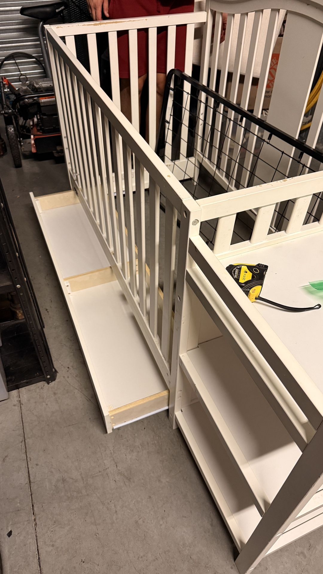 Graco Solano 4 in 1 Convertible Baby Crib w/ Attached Changing Table – White