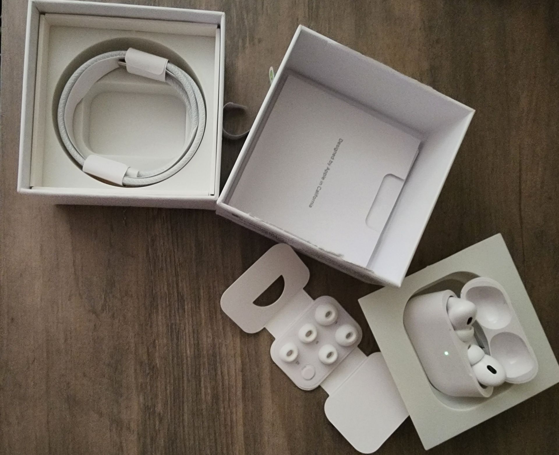AirPods Pro (2nd Gen) – Excellent Condition + Original Packaging