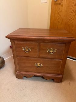 Thomasville Oak Nightstands – Matching Pair