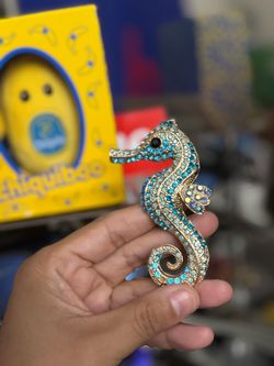 Seahorse pin broach
