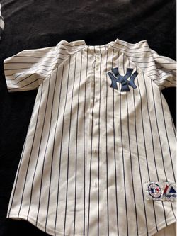 Men’s medium Yankee jersey