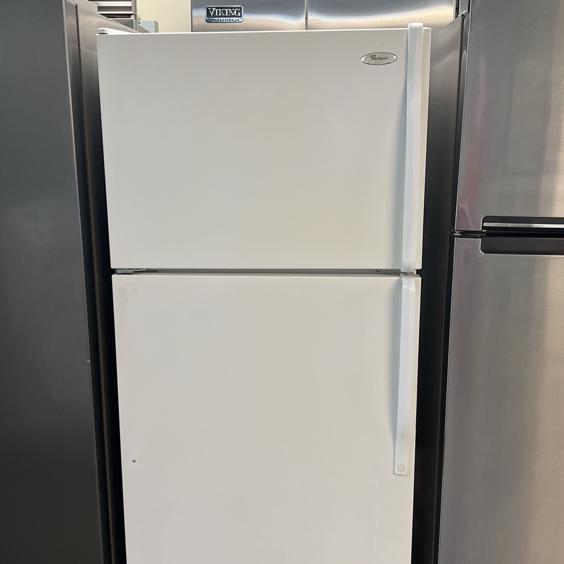 Apartment Size Whirlpool Top Freezer Refrigerator With Ice Maker