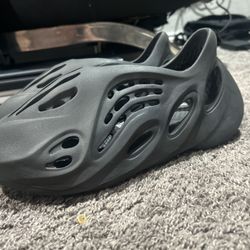 Adidas Yeezy Foam Runner – Black (Size 10)